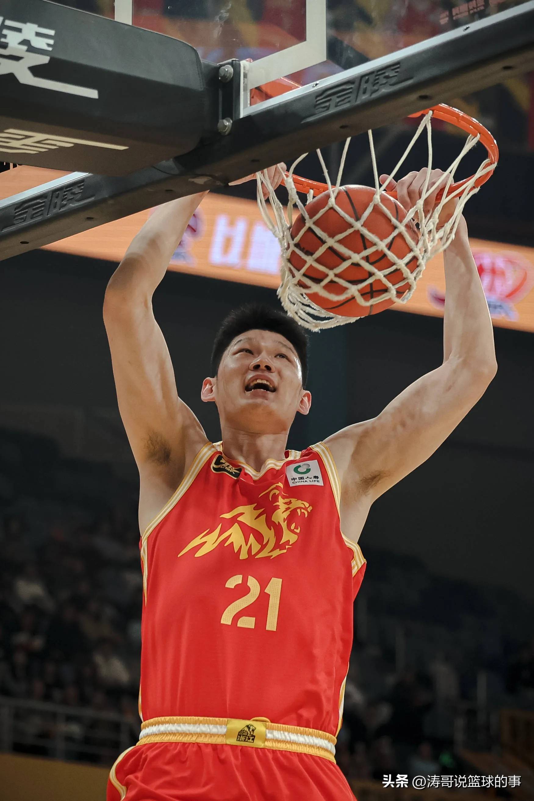 国内球员在近期篮球联赛中表现抢眼