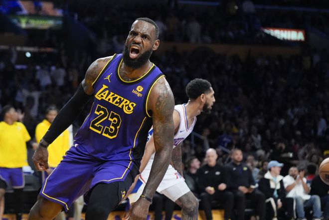 湖人主场告捷，詹姆斯继续霸气表现