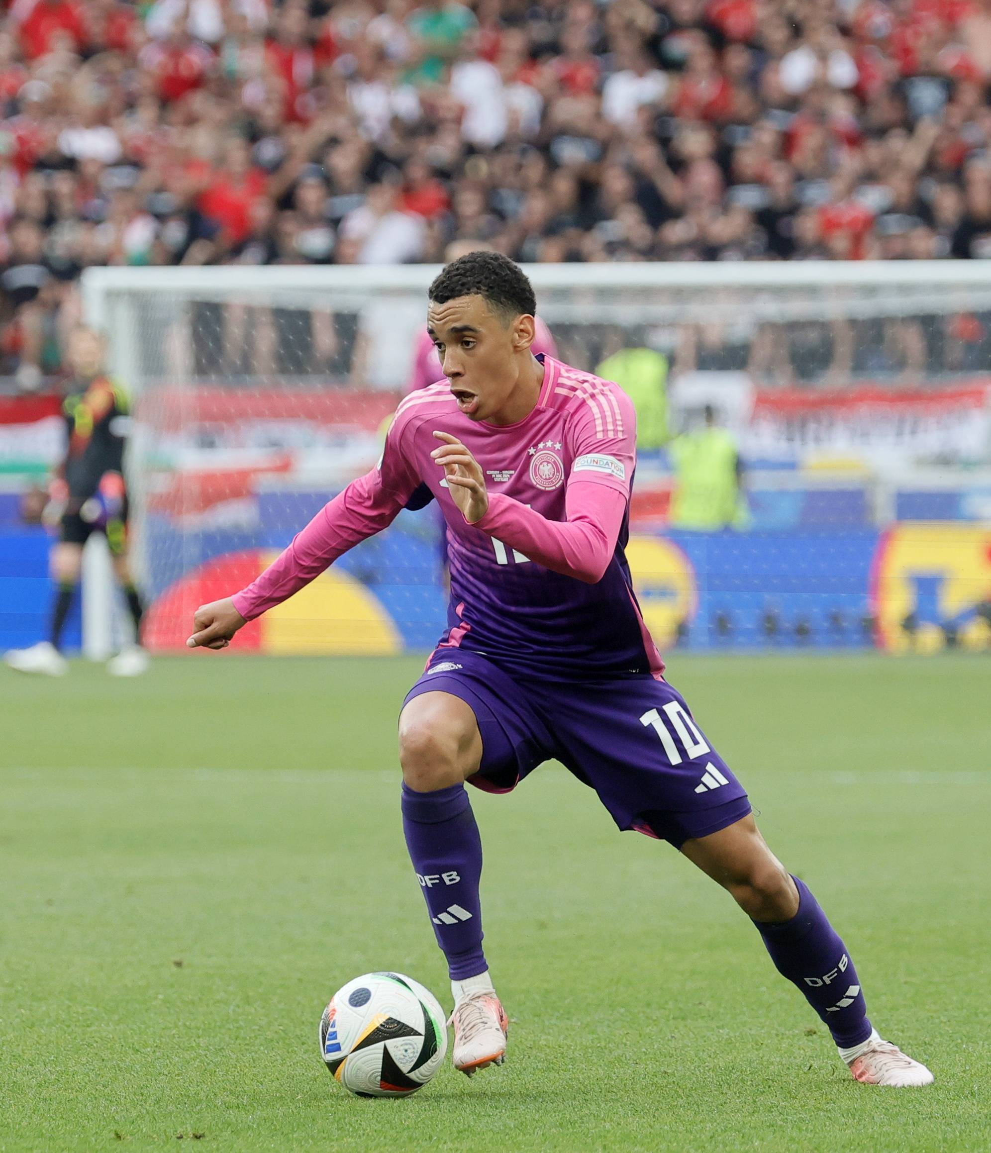 匈牙利队在淘汰赛中取得关键胜利,晋级 匈牙利队在淘汰赛中取得关键胜利,晋级