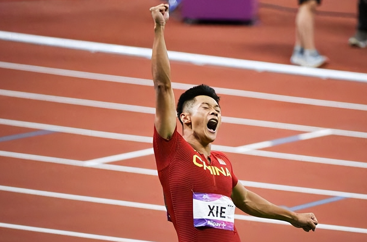 包含格拉纳达逆袭成功，勇夺决赛资格的词条