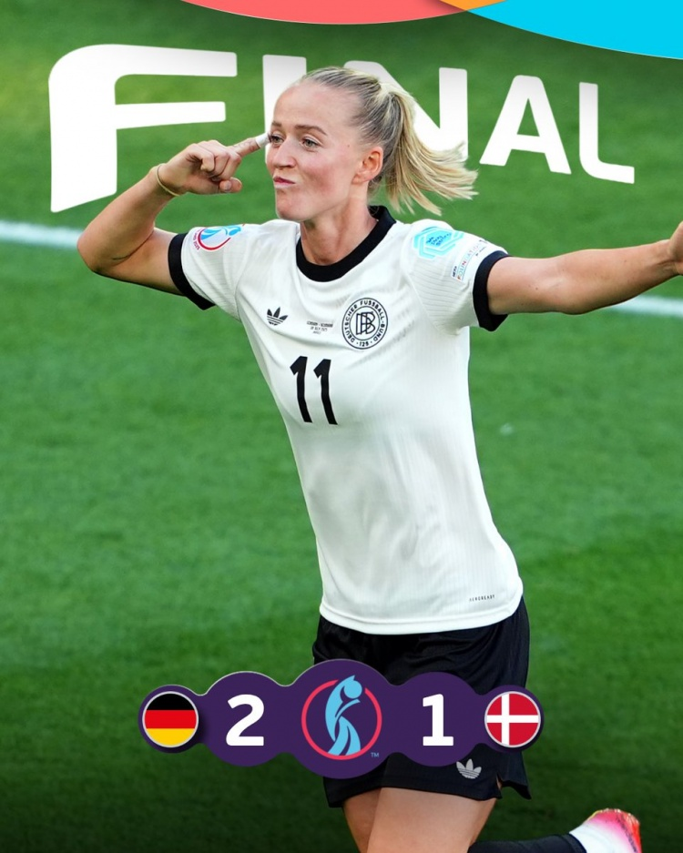 包含德国女足超级联赛冠军出炉，绝杀进球史诗般的词条