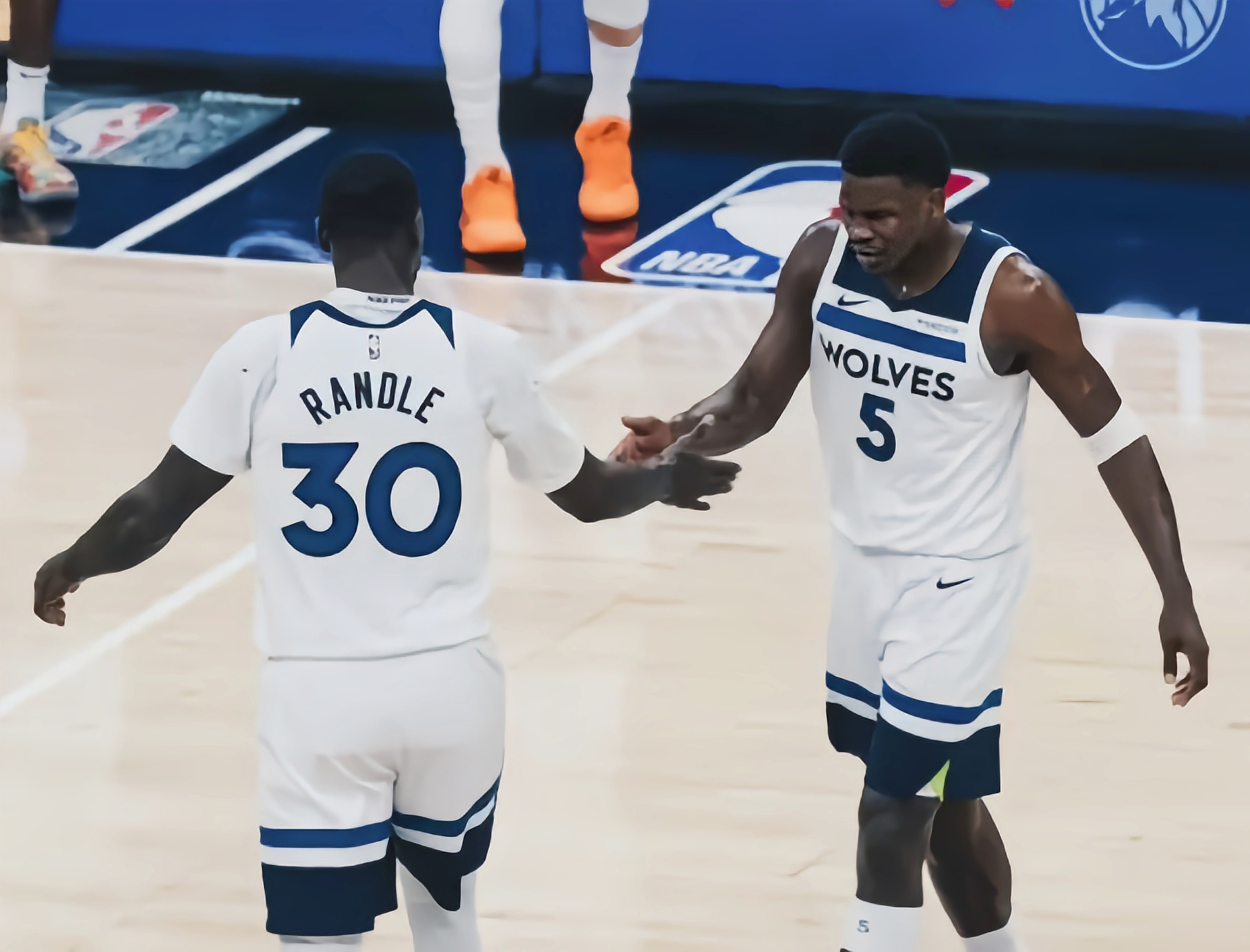 骑士鏖战独行侠，德罗赞刷新纪录