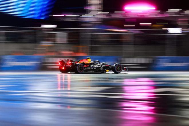 索伯车队力克阿斯顿马丁，维斯塔潘惊艳四座的简单介绍