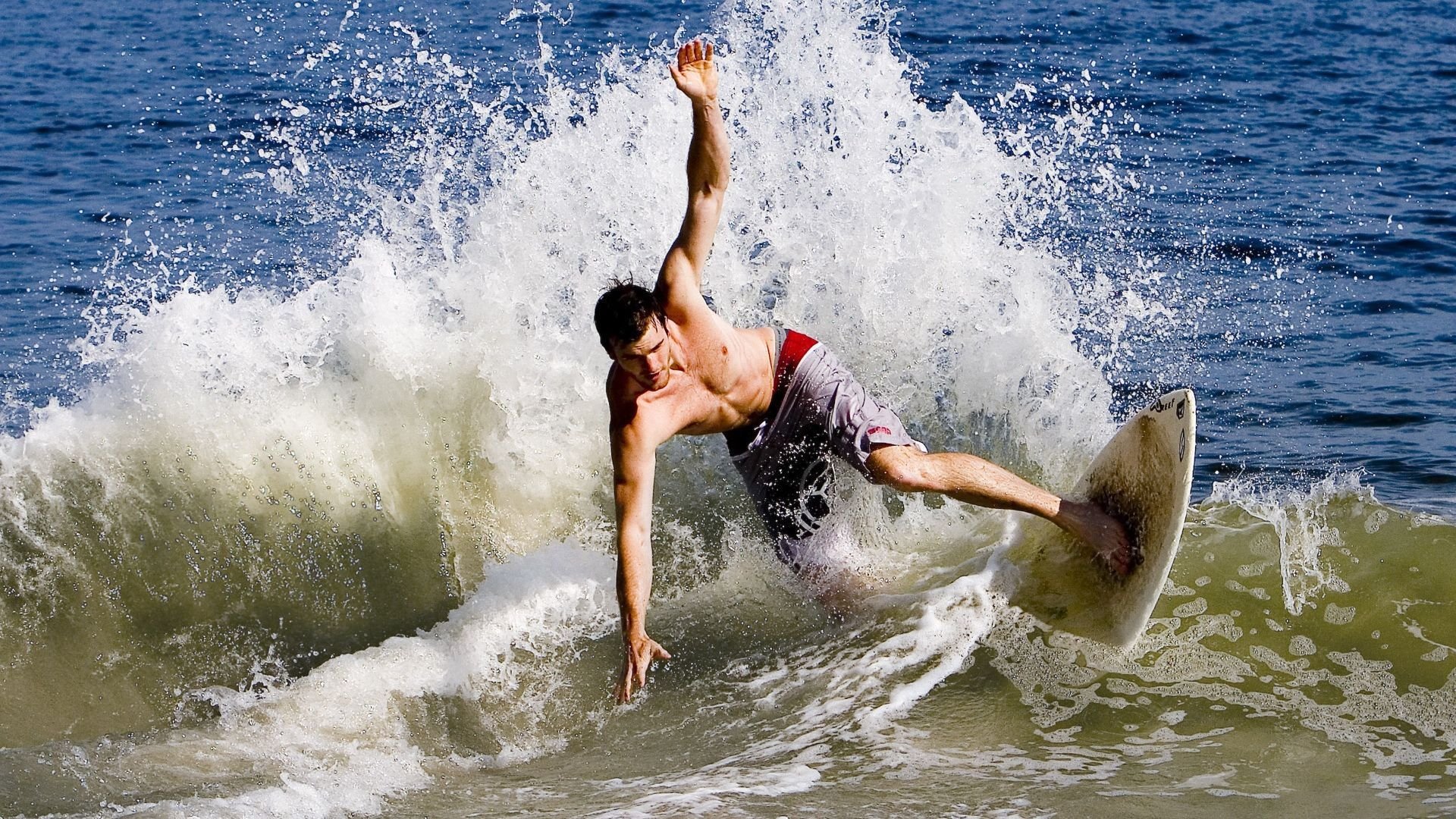 跨洋烽火,詹姆斯爆发启示录,尼克斯关键战突围与广东队的东方回响